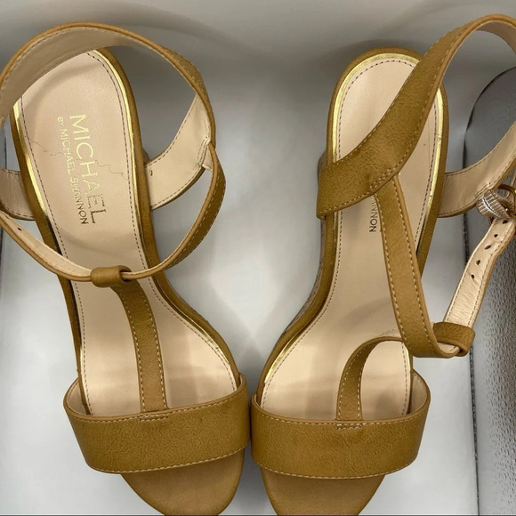 NIB Michael Shannon Libby Tan Wedges - Picture 3 of 5